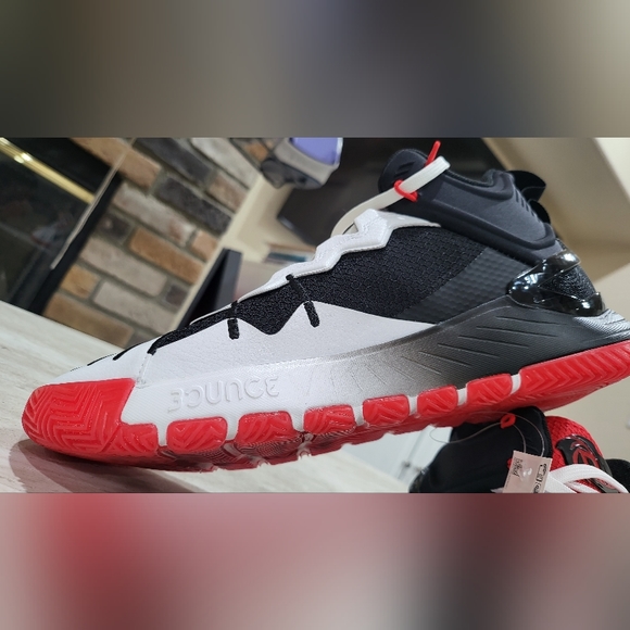 Adidas D. Rose Son of Chi. Mens basketball shoes size 8. Red, black and white. - Picture 4 of 6
